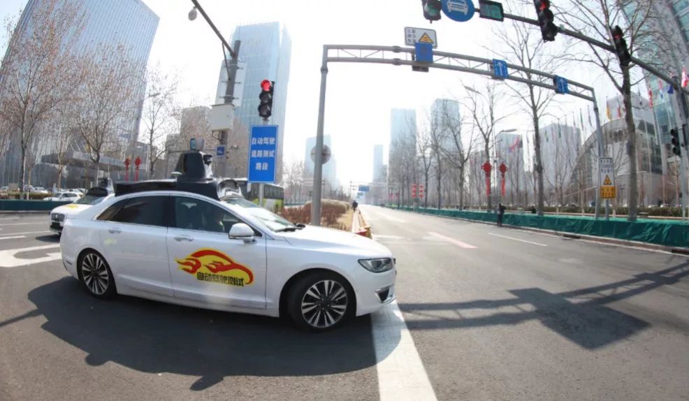 燃爆了！北京亦庄这条路上，自动驾驶车来了！