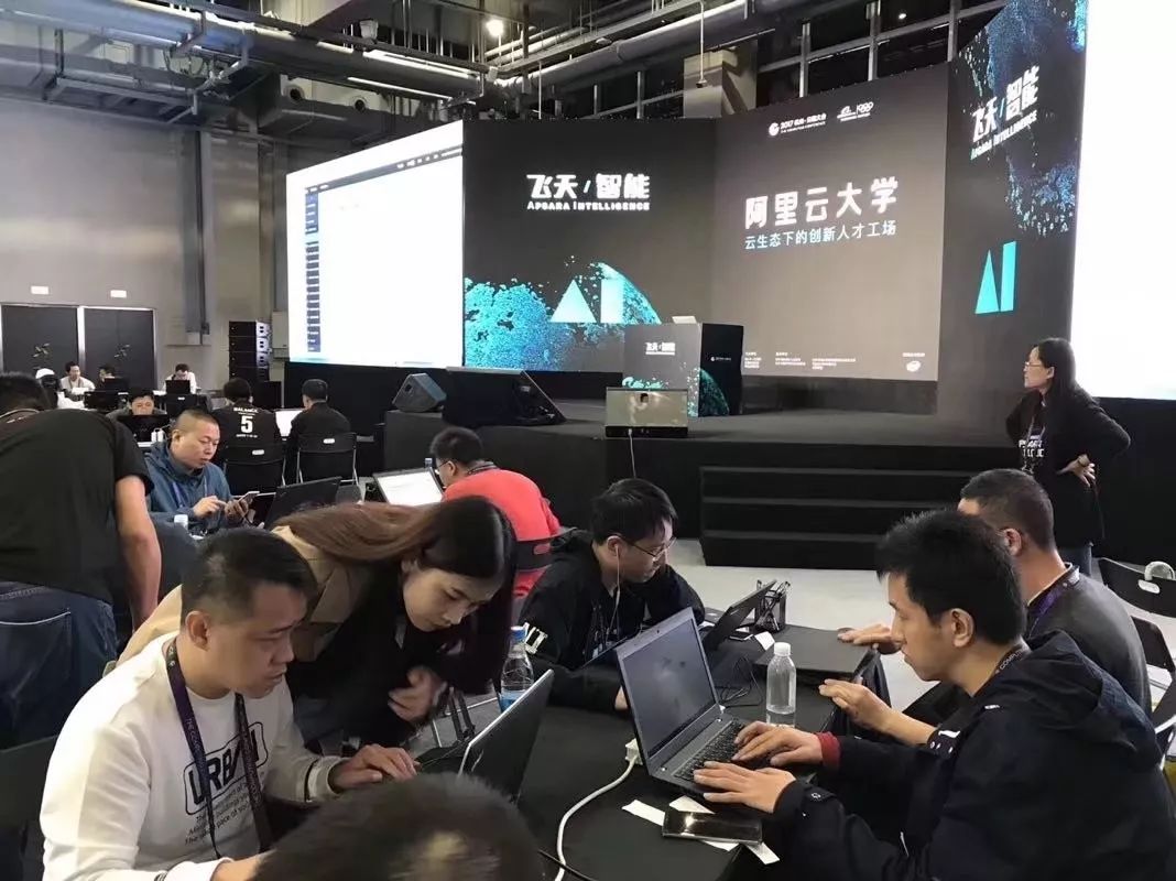 iOS学院受邀参加阿里云·云栖大会，潭州教育并与阿里云大学合作签约正式启动（视频）