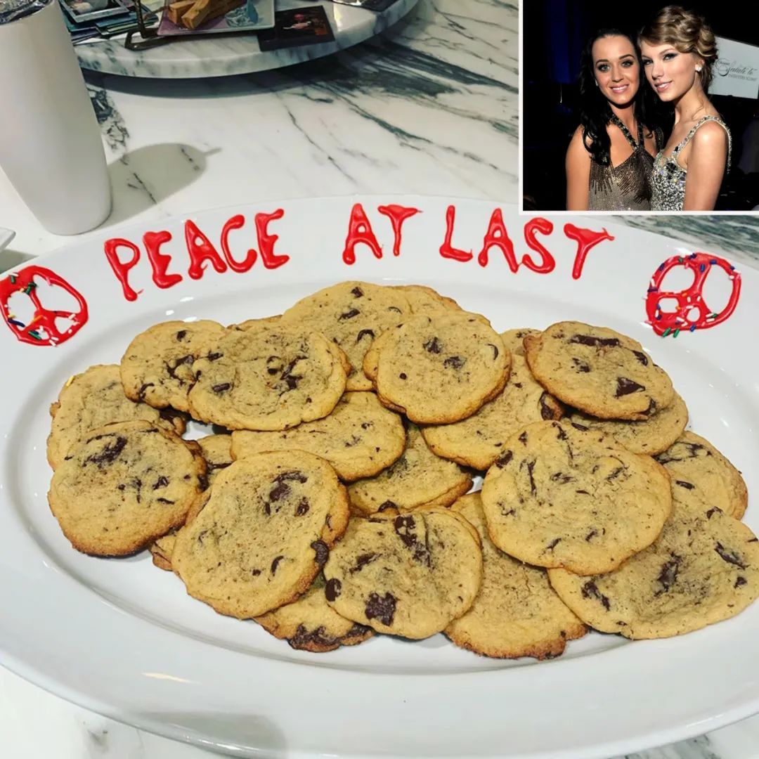 果霉大法好！Taylor Swift亲手刺绣毛毯送给Katy Perry...