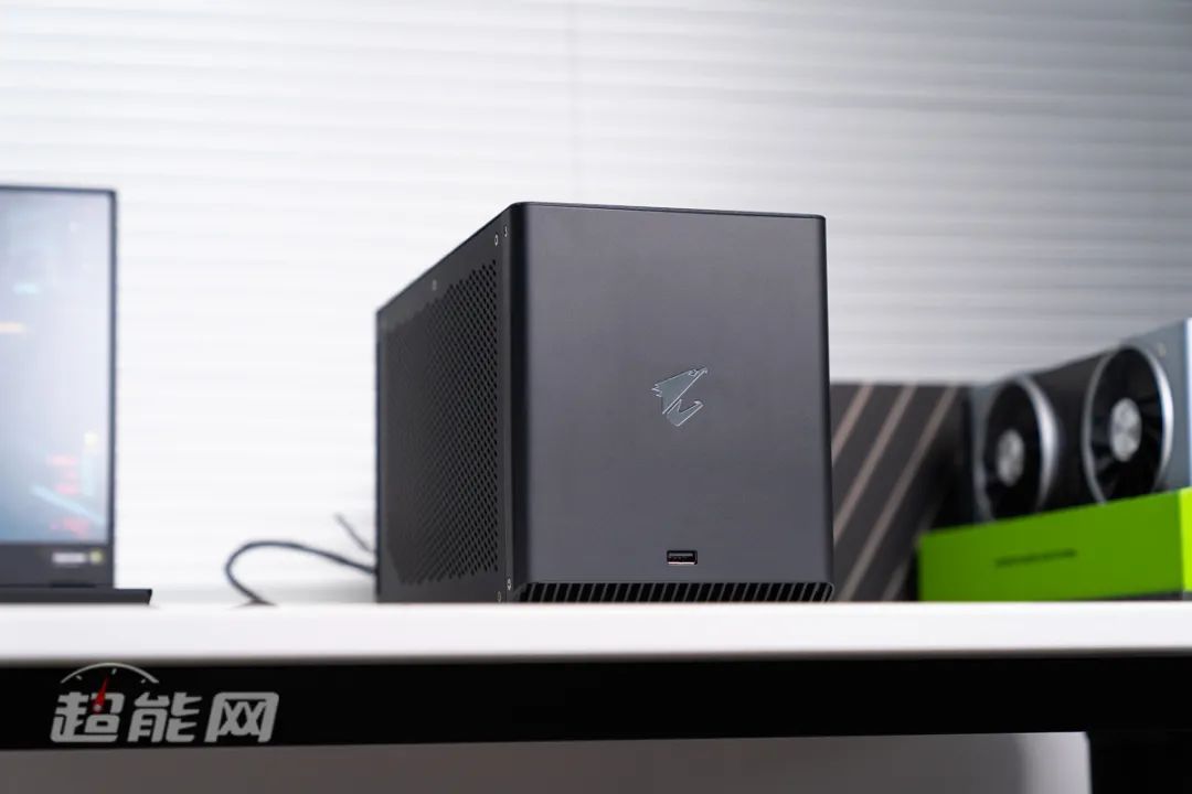 技嘉AORUS RTX 3080 GAMING BOX显卡坞体验：笔记本的光追游戏性能加倍匣