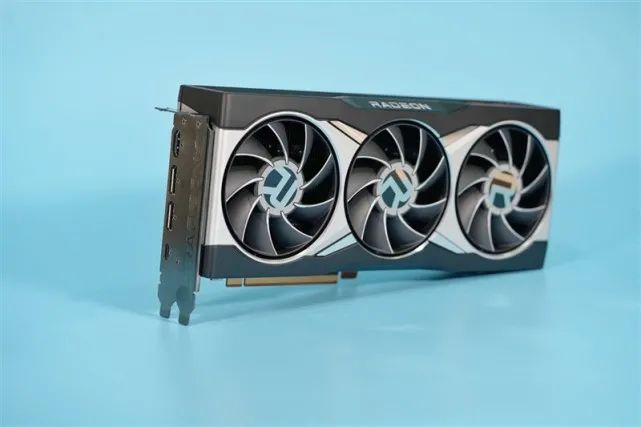 超频潜力逆天！RX 6900 XT评测：可与RTX 3090扳手腕了