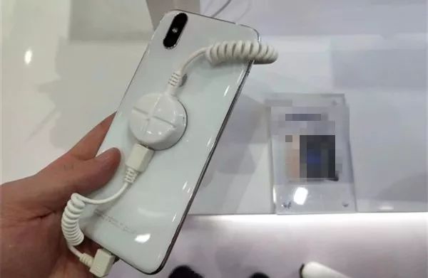 辣眼睛！国产 iPhone X 来了！