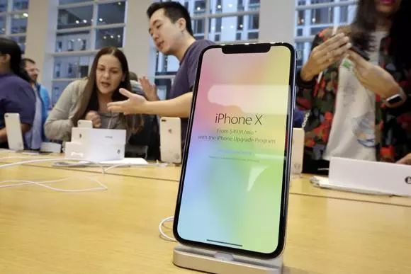 iPhone X萎靡让OLED屏市场供大于求 三星急寻买家...