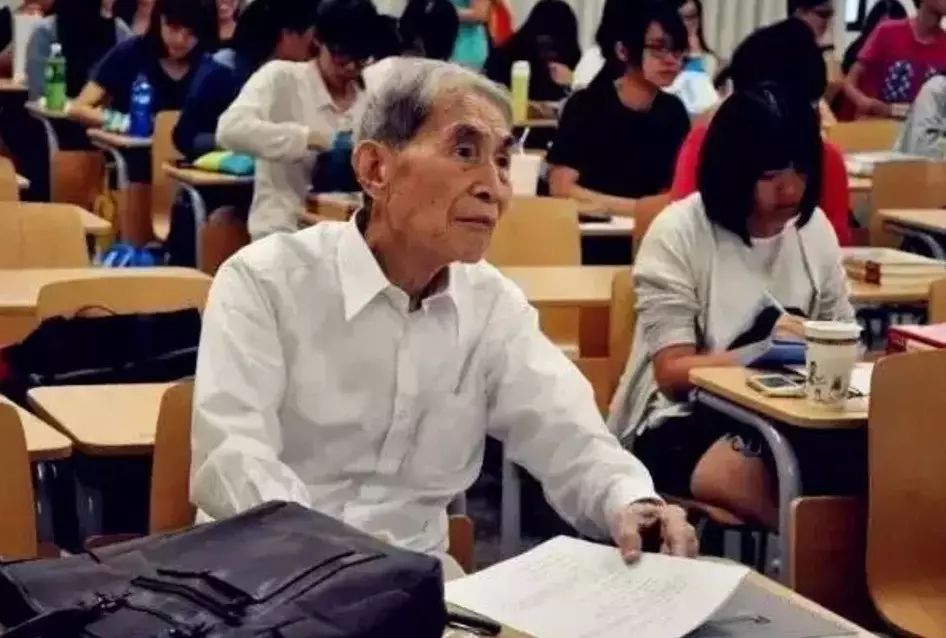 82岁高龄的老奶奶自学编程开发“手游”——愿你年老时，依旧能感受生命之美