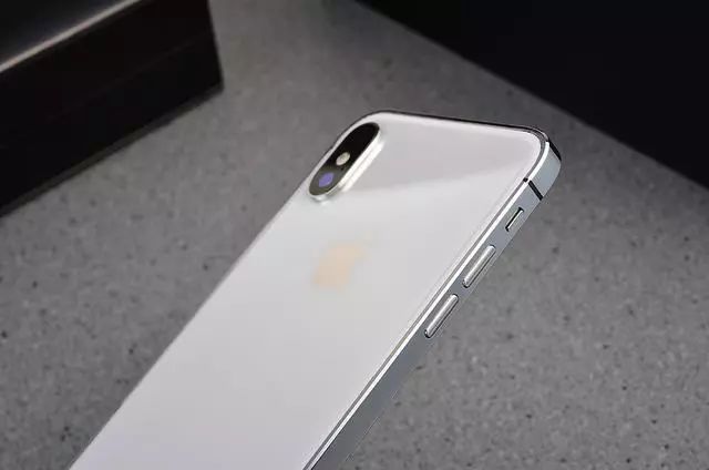 刚刚，乔布斯款 iPhone X 来了...