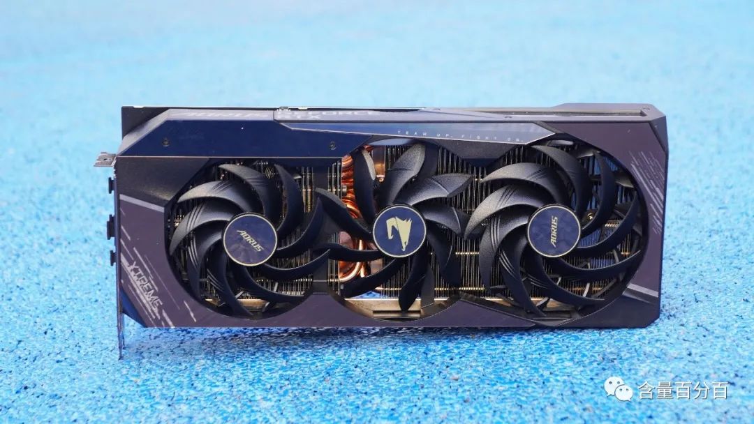 体积更大、性能与散热更强的技嘉RTX3080 XTREME大雕开箱，附RTX2070s对比评测