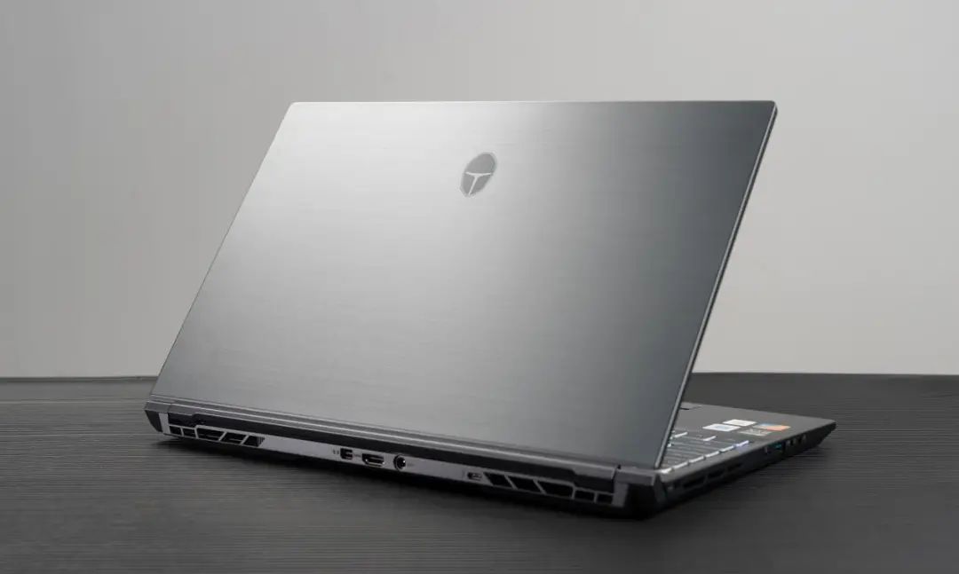 RTX 3080 Laptop GPU高能登场！雷神P1轻薄旗舰游戏本评测