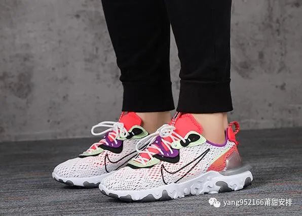 耐克Nike React Vision运动鞋，时尚与脚感双重保证