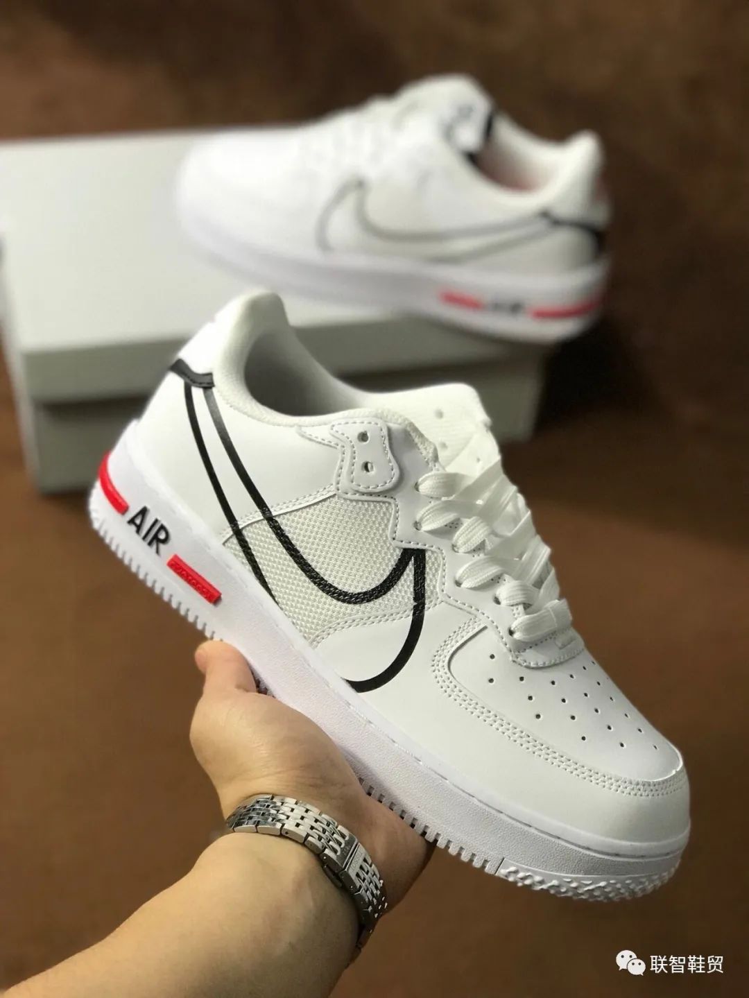 220 AIR FORCE 1 REACT WHITE D/MS/X 中底搭载全长 React 缓震科技 独特的波浪造型