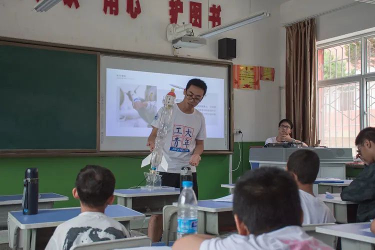 子长第一实验学校首届人工智能夏令营正式起航