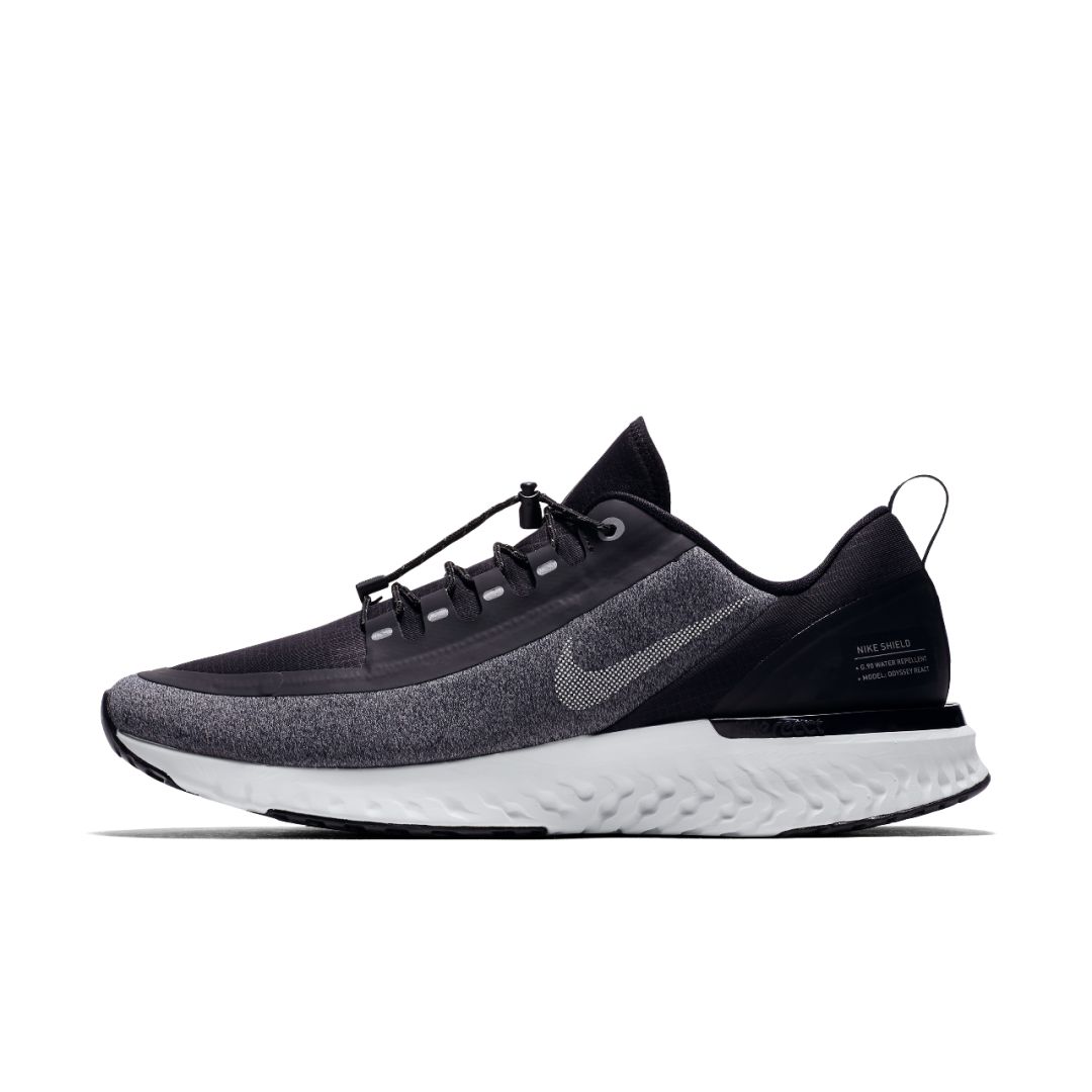 有了Nike Odyssey React Shield下雨也能跑步了！