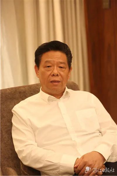 国际潮商会长俱乐部组团考察湛江，洽谈人工智能、大数据、新能源等项目