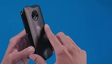 模块化+5G？Moto 宣布在 8 月 2 日举办发布会：三款设备登场