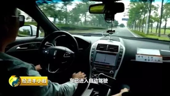 记者实测自动驾驶：踩油门、踩刹车、打转向…这些动作，都不需要司机做！