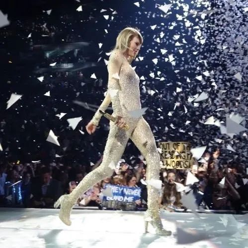 出道14年，Taylor Swift多了新身份。