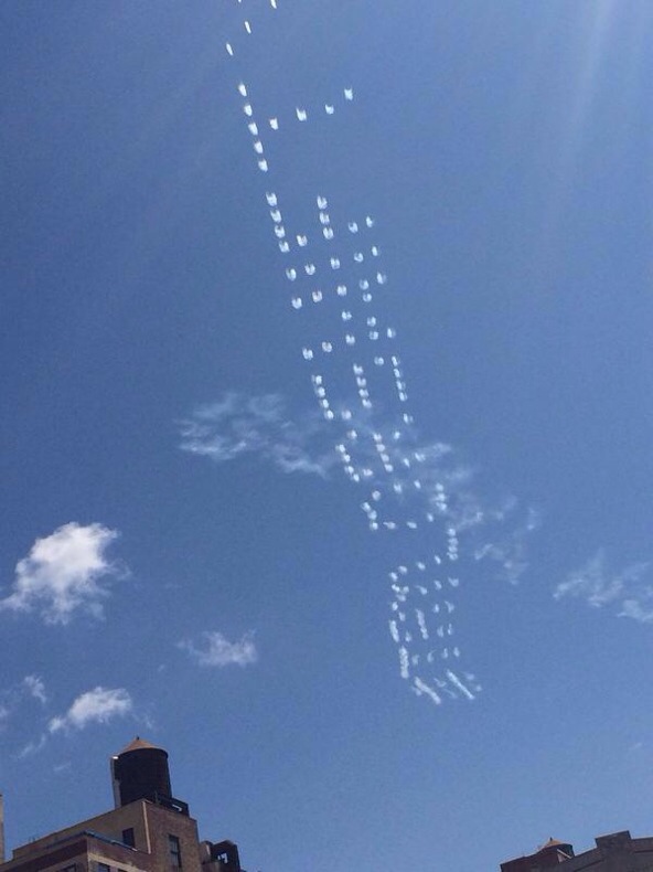 Look ! Taylor Swift in the sky !