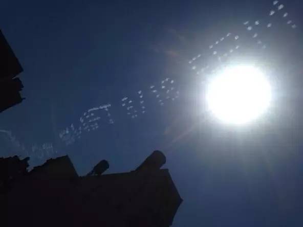 Look ! Taylor Swift in the sky !