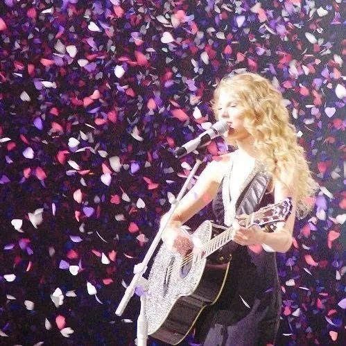 出道14年，Taylor Swift多了新身份。