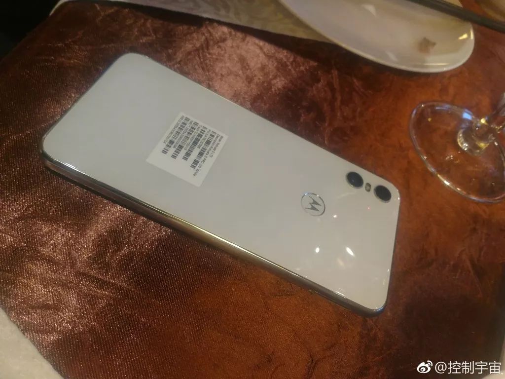 模块化+5G？Moto 宣布在 8 月 2 日举办发布会：三款设备登场