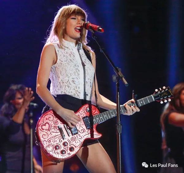 女神节快乐！大霉女 Taylor Swift 与她的Les Paul吉他