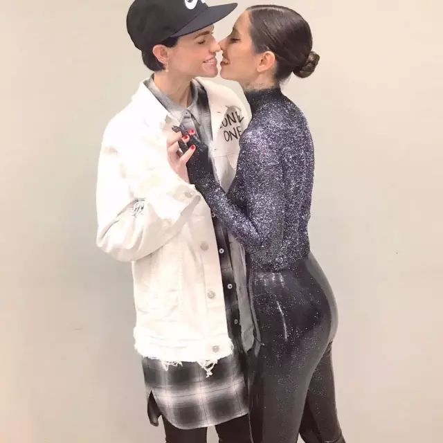 超会撩妹的 Ruby Rose 一个眼神就能被她掰弯