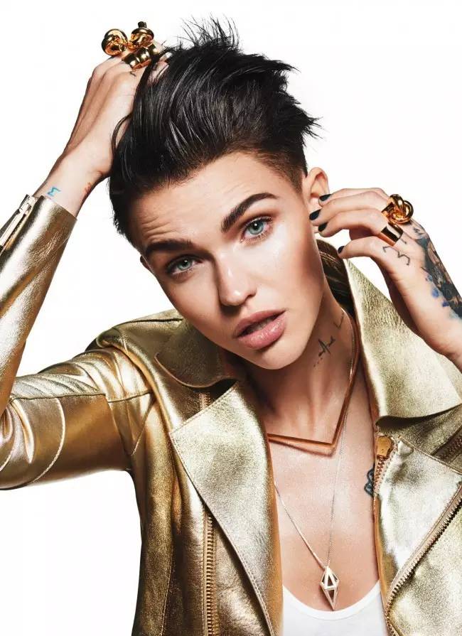 完美诠释中性帅气与性感女人味：Ruby Rose