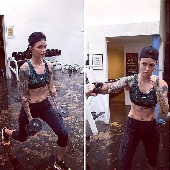 超会撩妹的 Ruby Rose 一个眼神就能被她掰弯