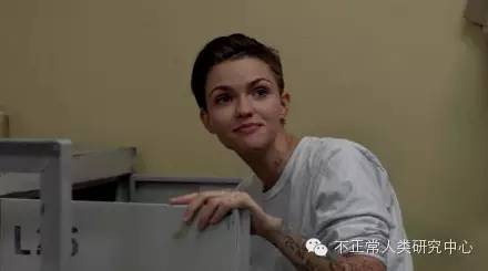 你萌知不知道之前那个特别帅的T， Ruby Rose，加盟了女子监狱第三季啊？不说了我去看剧了