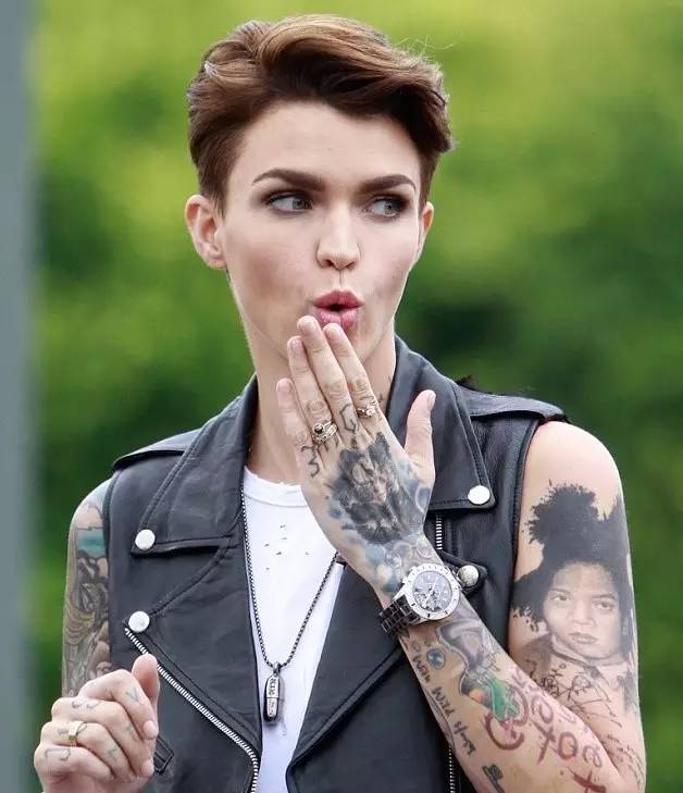 潮女 | 比男人帅的 Ruby Rose，机车背心加刺青你也应该试试