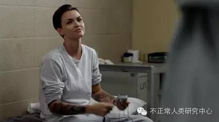 你萌知不知道之前那个特别帅的T， Ruby Rose，加盟了女子监狱第三季啊？不说了我去看剧了