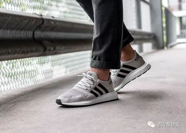 【复古简约】Adidas Swift Run简约舒适透气编织鞋面男士跑鞋