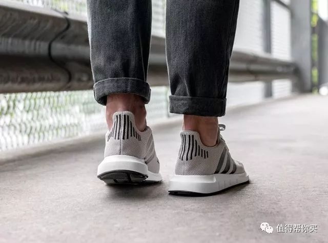 【复古简约】Adidas Swift Run简约舒适透气编织鞋面男士跑鞋