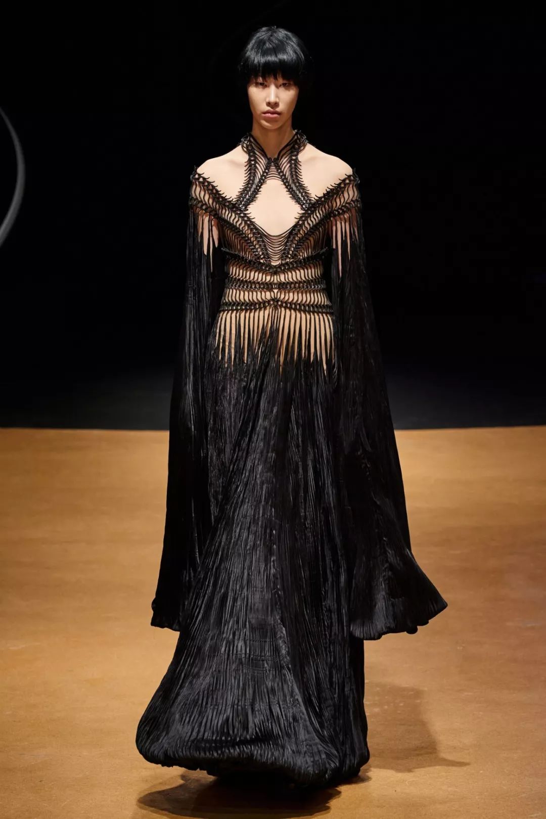 IRIS VAN HERPEN SPRING 2020 COUTURE