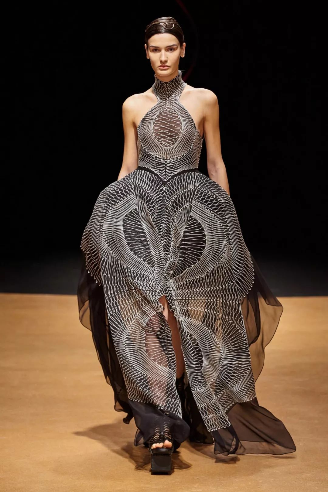 IRIS VAN HERPEN SPRING 2020 COUTURE