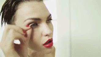 超会撩妹的 Ruby Rose 一个眼神就能被她掰弯