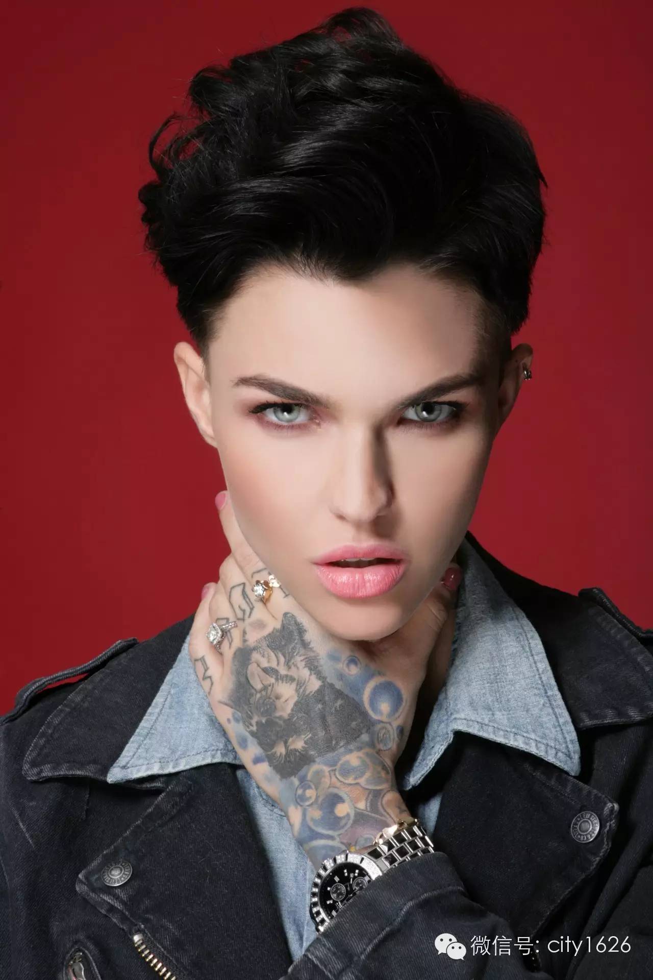 纹身 | 把女的掰弯，把男的掰直！Ruby Rose 靠的还有她身上的纹身