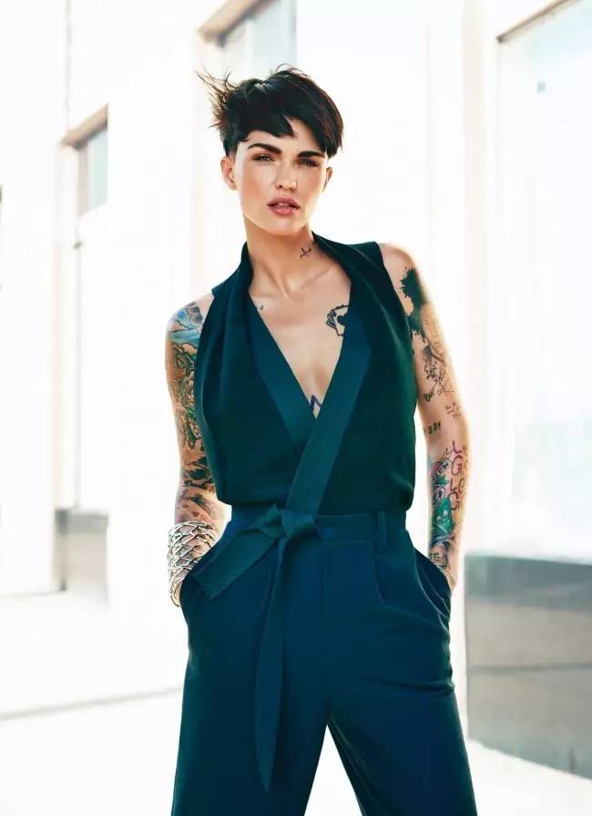 完美诠释中性帅气与性感女人味：Ruby Rose