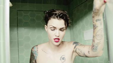 纹身 | 把女的掰弯，把男的掰直！Ruby Rose 靠的还有她身上的纹身