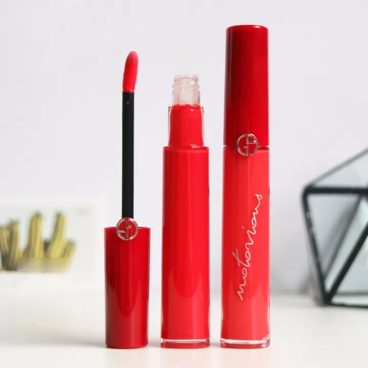 听说你们都喜欢“Mac Ruby woo”？！那就送送送啊！我这么土豪，你们知道么？