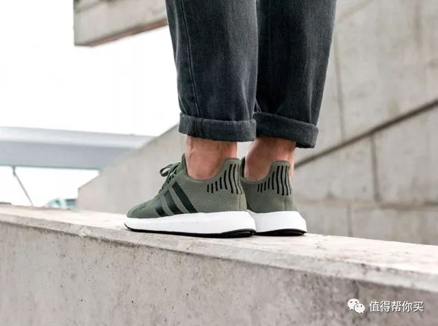 【复古简约】Adidas Swift Run简约舒适透气编织鞋面男士跑鞋