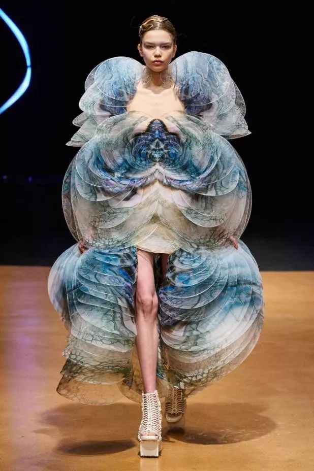 IRIS VAN HERPEN SPRING 2020 COUTURE