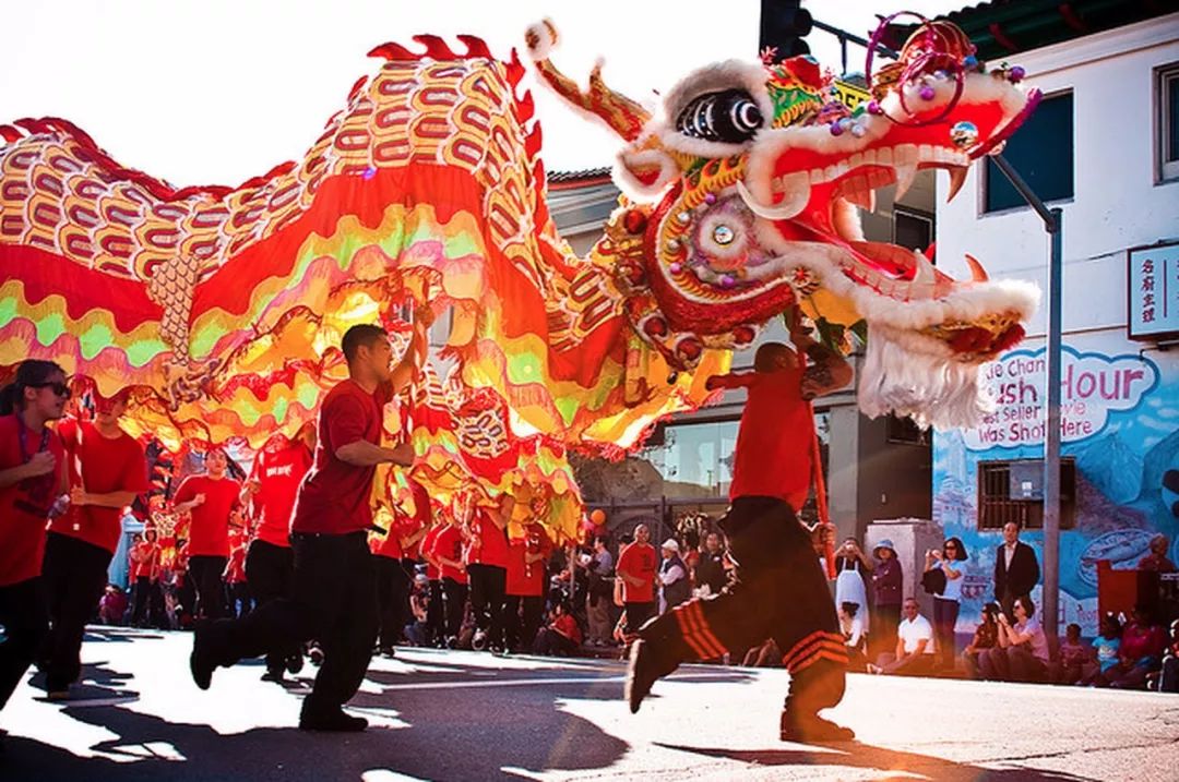 春节的英文是Spring Festival， 那“除夕”英文怎么说呢？