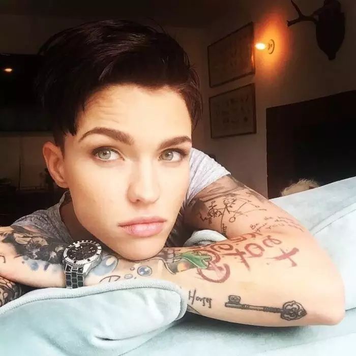 100根口红 OR “Ruby Rose” 你愿意被谁掰弯？