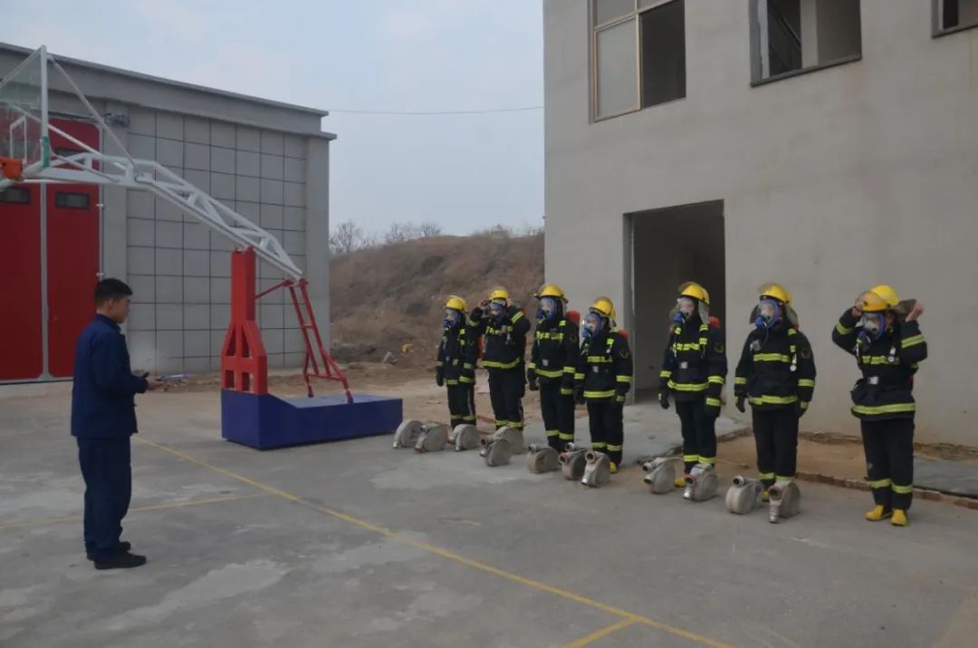 龙山路消防救援站开展空气呼吸器性能测试