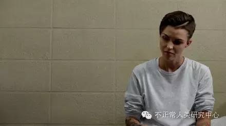 你萌知不知道之前那个特别帅的T， Ruby Rose，加盟了女子监狱第三季啊？不说了我去看剧了