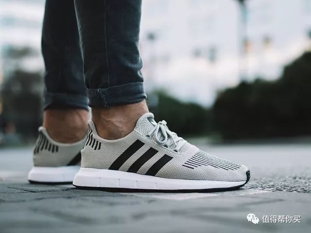 【复古简约】Adidas Swift Run简约舒适透气编织鞋面男士跑鞋