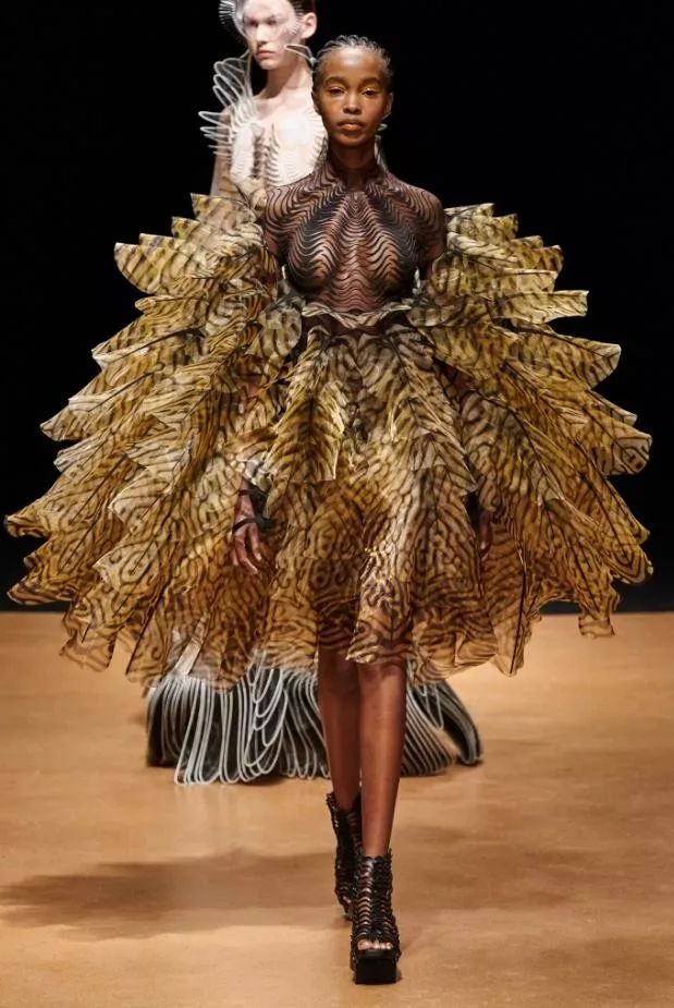 IRIS VAN HERPEN SPRING 2020 COUTURE