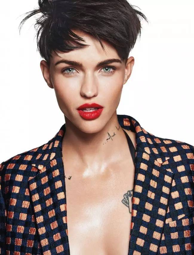 完美诠释中性帅气与性感女人味：Ruby Rose