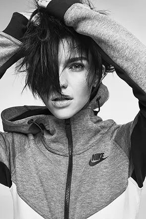 Ruby Rose 演绎 Nike Tech Fleece 全新系列