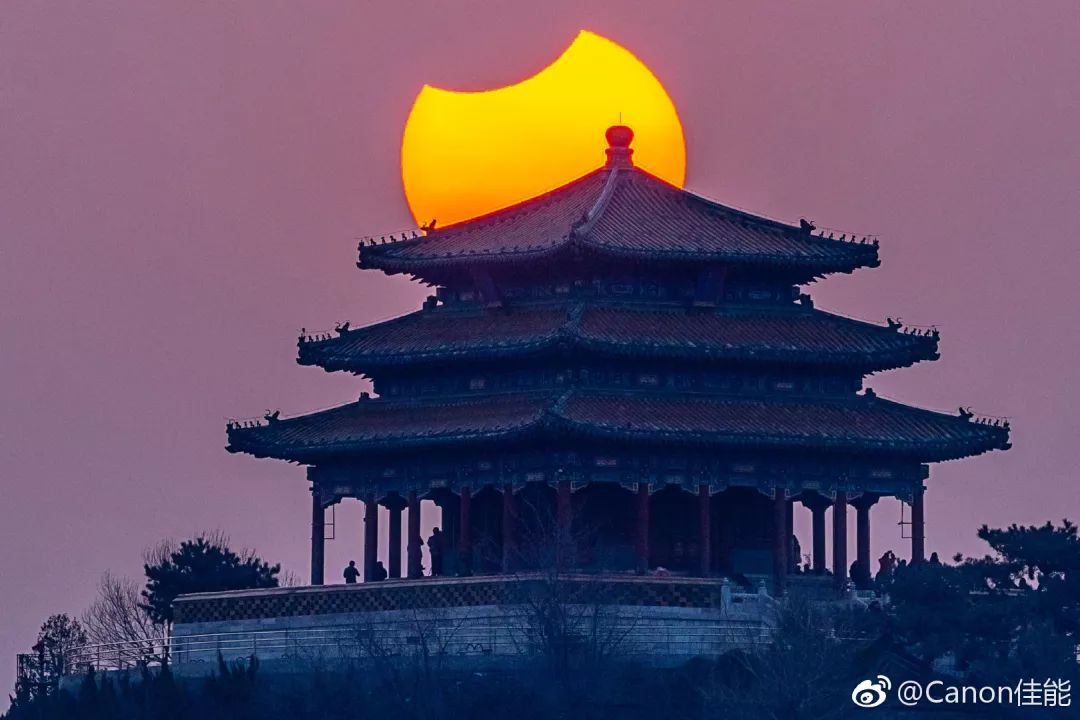 PHOTOS: Solar Eclipse Wows North China Residents